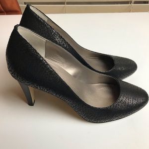 Tahari Naila leather black crackle heels